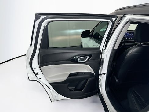 Used 2022 Jeep Compass Limited image 24