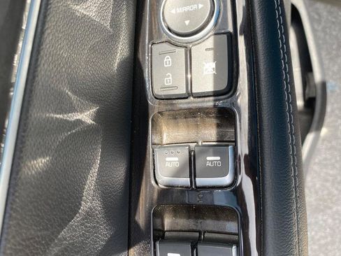 Used 2019 Kia Sorento S FWD image 35