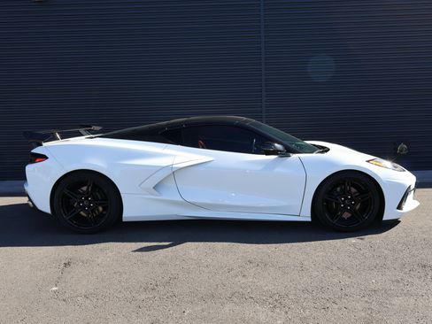 Used 2021 Chevrolet Corvette Stingray Coupe w/ 1LT RWD image 10