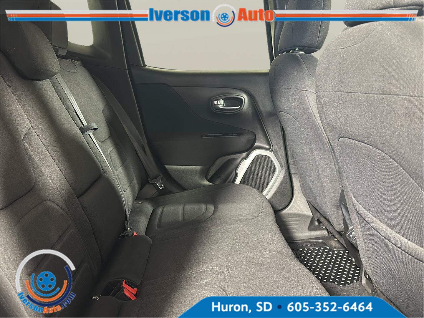 Used 2018 Jeep Renegade Latitude w/ Cold Weather Group AWD/4WD image 29