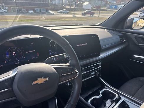 Used 2024 Chevrolet Traverse LT w/ Trailering Package image 11
