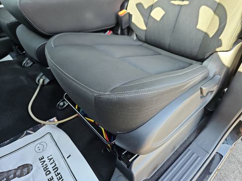 Used 2018 Nissan Titan SV AWD/4WD image 29