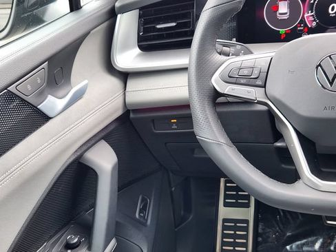 New 2026 Volkswagen Tiguan SE R-Line AWD/4WD image 26