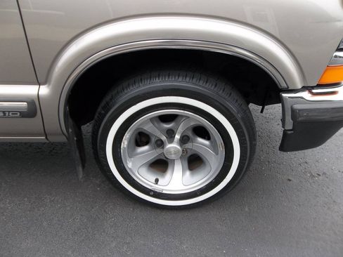 Used 1998 Chevrolet S10 Pickup LS w/ Preferred Equipment Group RWD image 13