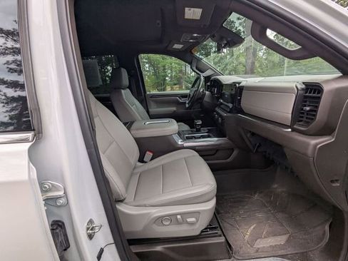 Used 2022 Chevrolet Silverado 1500 LTZ w/ LTZ Premium Package AWD/4WD image 13