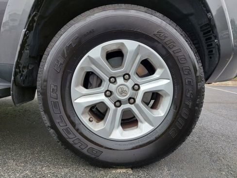 Used 2019 Toyota 4Runner SR5 AWD/4WD image 33