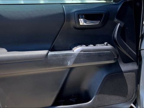 Used 2019 Toyota Tacoma TRD Off-Road image 23