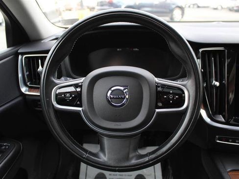 Used 2021 Volvo S60 T5 Momentum FWD image 14