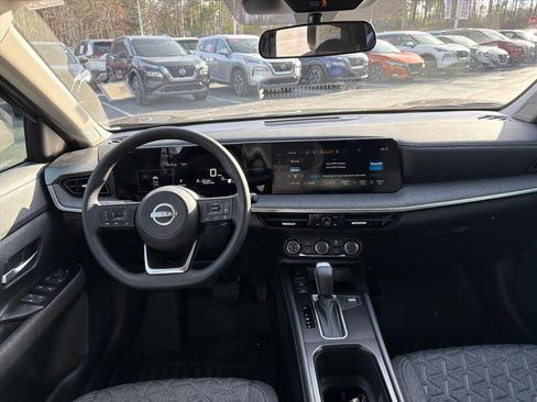 Certified 2025 Nissan Kicks SV image 9