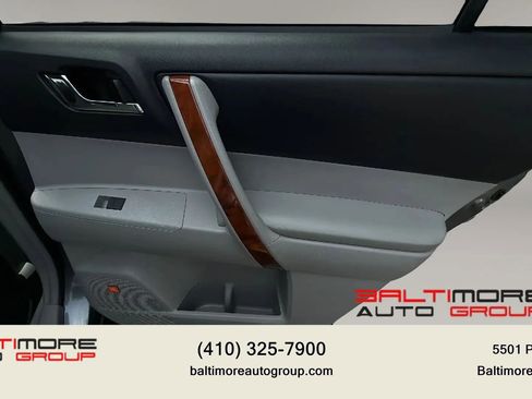 Used 2012 Toyota Highlander Limited w/ Tow Pkg AWD/4WD image 32