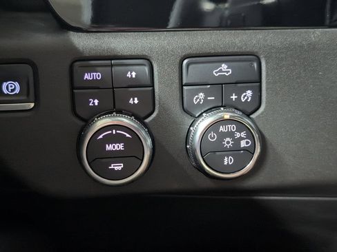 Used 2024 GMC Sierra 1500 Elevation w/ Preferred Package AWD/4WD image 16