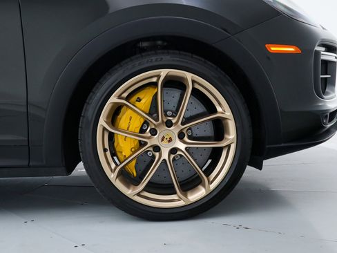 Used 2022 Porsche Cayenne Turbo GT image 38