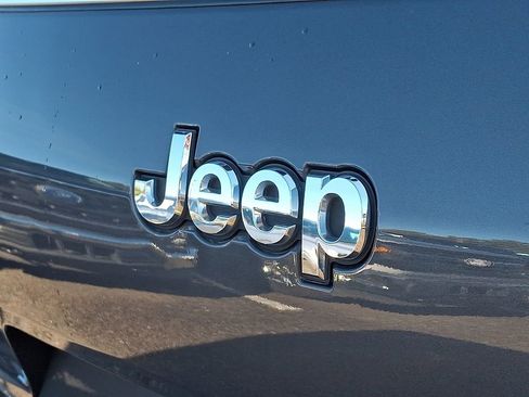 Used 2023 Jeep Grand Cherokee L Laredo image 30