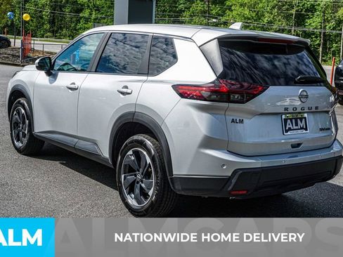Used 2025 Nissan Rogue SV image 5