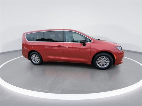 New 2026 Chrysler Voyager LX image 9