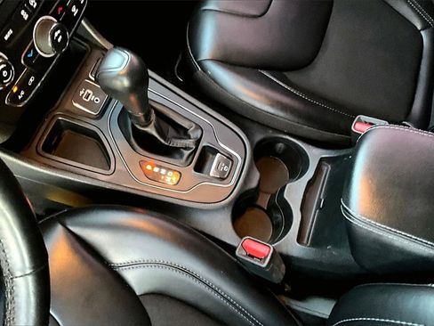 Used 2019 Jeep Cherokee Latitude Plus w/ Cold Weather Group image 17