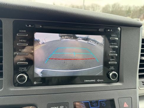 Used 2018 Toyota Sienna LE image 29