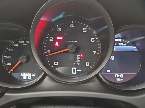 Used 2018 Porsche Macan image 31