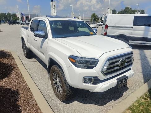 Used 2022 Toyota Tacoma Limited AWD/4WD image 17
