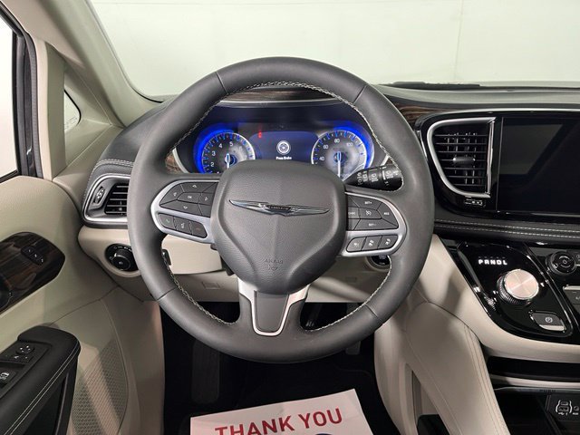 Used 2023 Chrysler Pacifica Limited AWD/4WD image 20