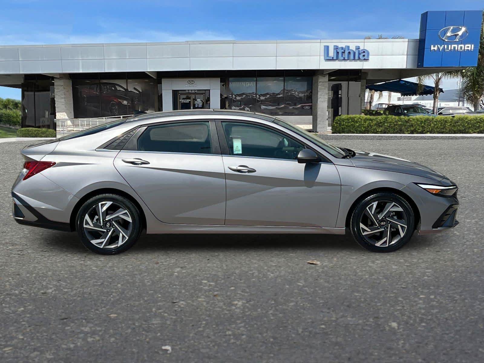 Certified 2025 Hyundai Elantra SEL FWD image 9