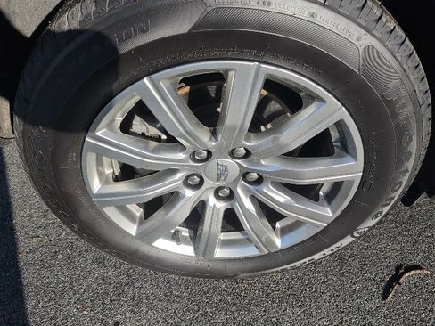 Used 2023 Cadillac XT4 Premium Luxury image 6