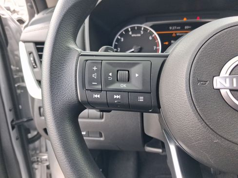 Used 2024 Nissan Rogue SV AWD/4WD image 16