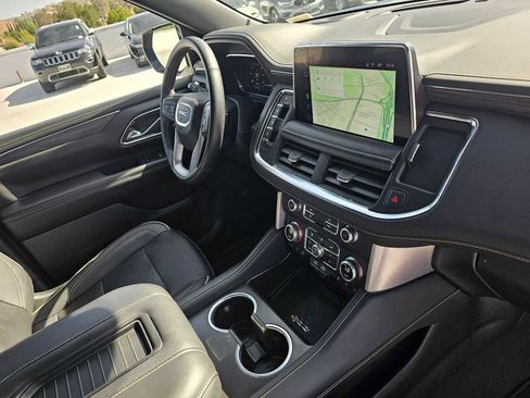 Used 2023 GMC Yukon SLT w/ SLT Premium Package image 11