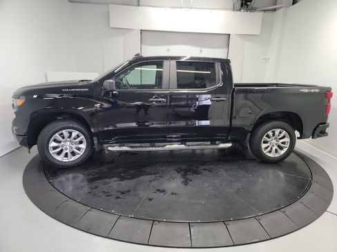 Used 2022 Chevrolet Silverado 1500 Custom image 4