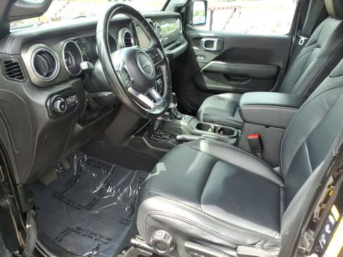 Used 2022 Jeep Wrangler Unlimited Sahara w/ LED Lighting Group AWD/4WD image 11