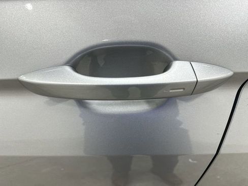 Used 2021 Volkswagen Tiguan SE image 13