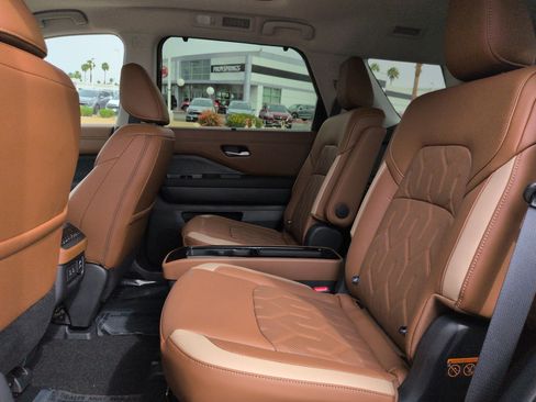 New 2026 Nissan Pathfinder Platinum image 10