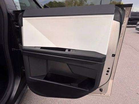 Used 2024 Tesla Cybertruck AWD Crew Cab image 18