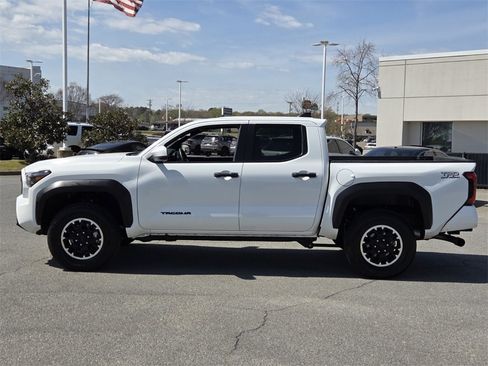 Used 2025 Toyota Tacoma TRD Off-Road image 2