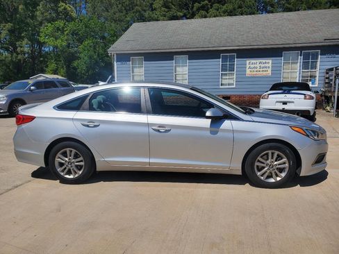 Used 2016 Hyundai Sonata SE FWD image 4
