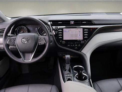 Certified 2020 Toyota Camry XLE image 11