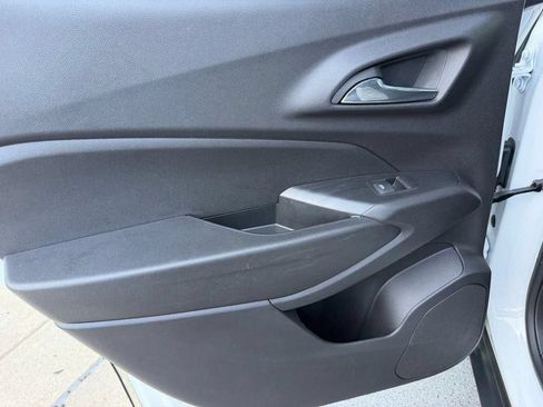Used 2025 Chevrolet Trax LS FWD image 12