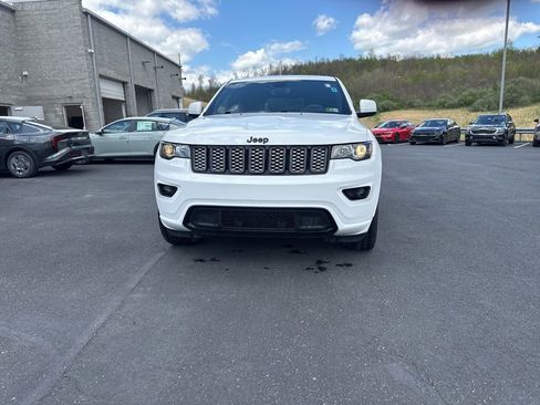 Used 2022 Jeep Grand Cherokee Laredo X image 10