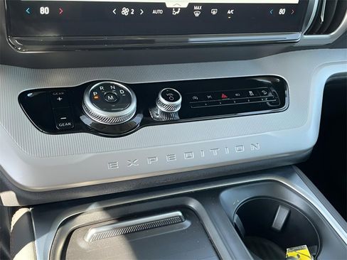 Certified 2025 Ford Expedition Active image 41