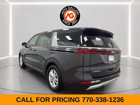 Used 2023 Kia Carnival LX FWD image 5