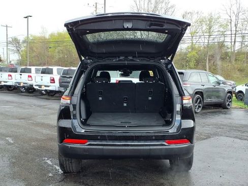 Used 2023 Jeep Grand Cherokee Altitude image 10