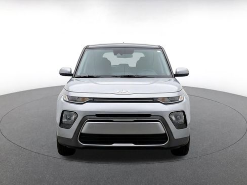 Used 2025 Kia Soul LX w/ LX Technology Package FWD image 2