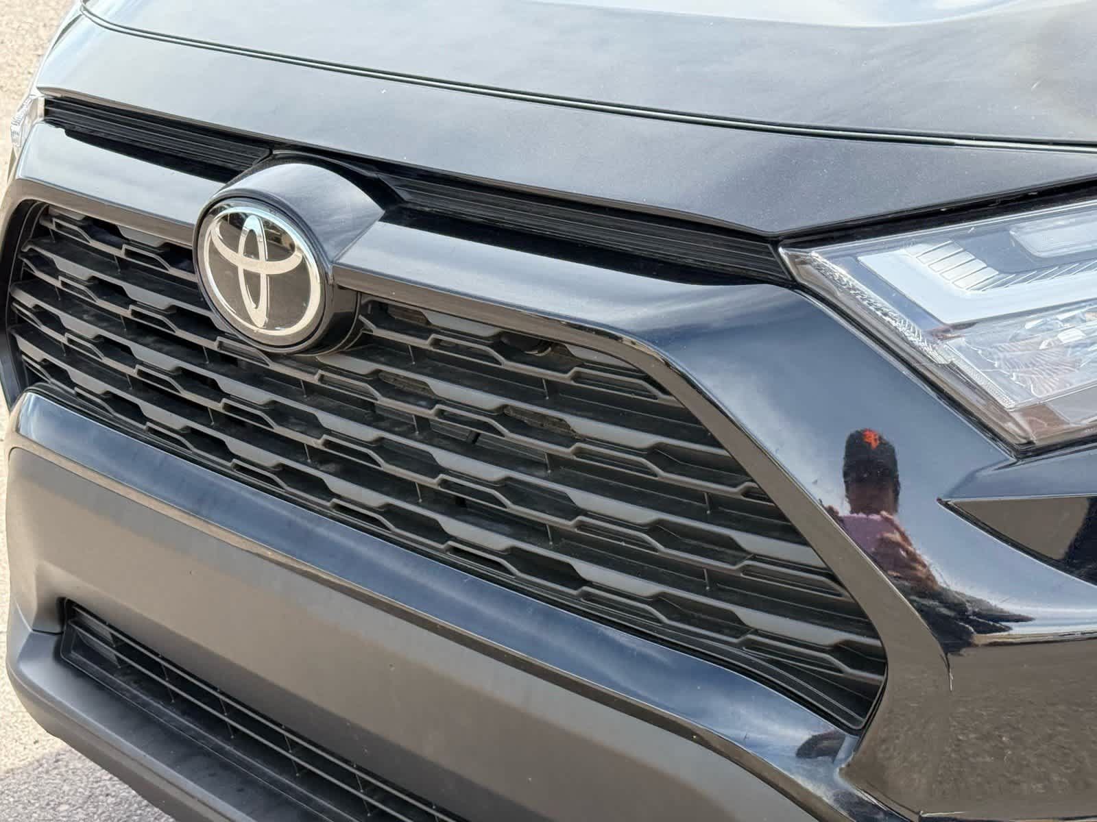 Used 2025 Toyota RAV4 LE AWD/4WD image 25