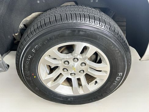 Used 2018 Chevrolet Suburban LT image 11