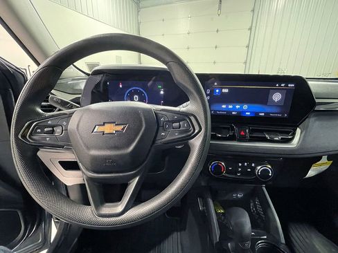 Used 2025 Chevrolet TrailBlazer LT w/ Driver Confidence Package FWD image 36