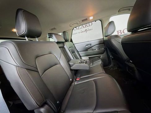 Used 2022 Nissan Pathfinder SL FWD image 34