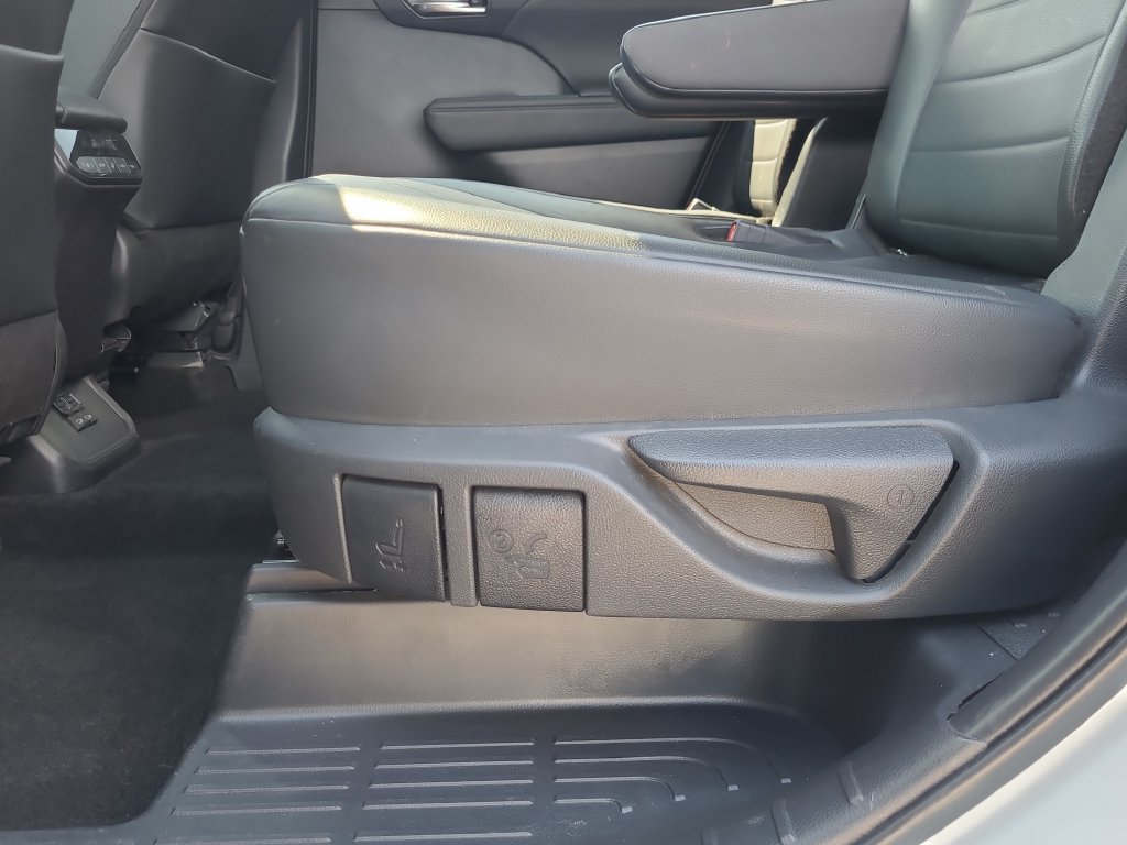 Used 2024 Toyota Highlander XLE FWD image 15