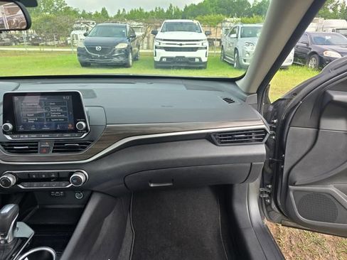 Used 2024 Nissan Altima 2.5 SV FWD image 36