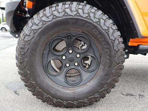 Used 2025 Jeep Gladiator Rubicon w/ Safety Group AWD/4WD image 10