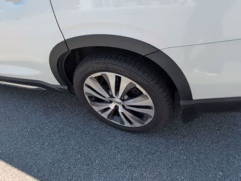 Used 2022 Subaru Ascent Limited image 11